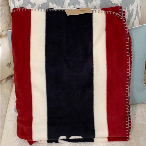 American Eagle Outfitters Other - NWT American Eagle Fleece Blanket/Throw